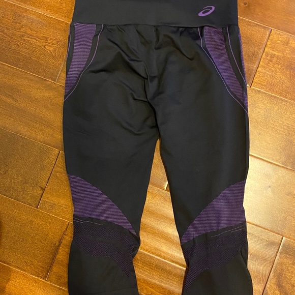 ASICS running capris - Picture 3 of 3